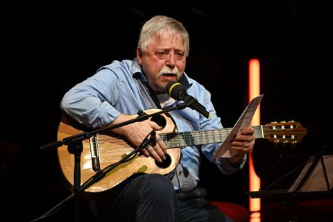 Zu seinem 90. Geburtstag plant der Liedermacher Wolf Biermann drei Festkonzerte in Köln, Hamburg und Leipzig. (Archivbild) Foto: