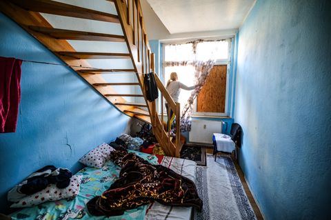 Bei der Kontrollaktion wurden rund 250 Wohnungen auf Missstände kontrolliert. Foto: Christoph Reichwein/dpa