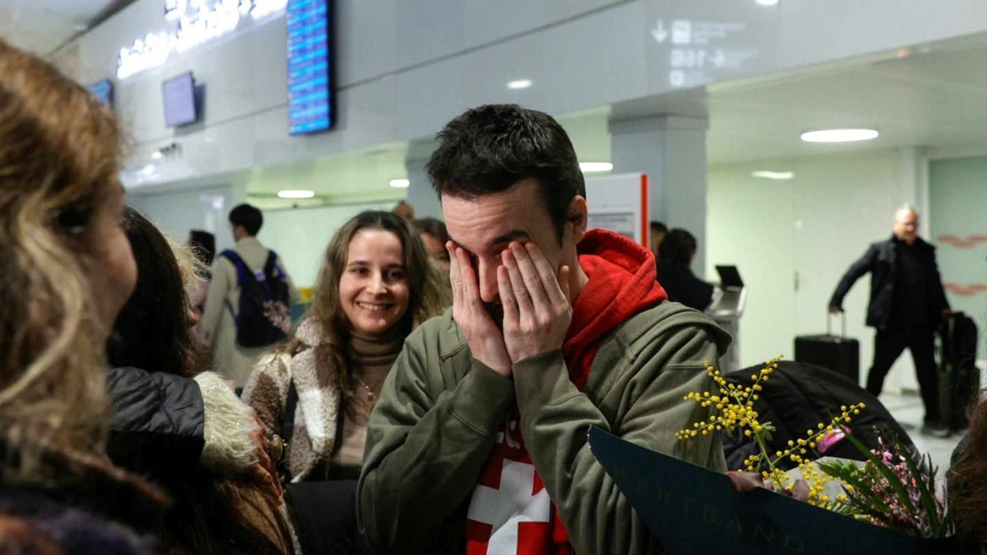Erste Maschine mit Franzosen aus Golfregion in Paris gelandet