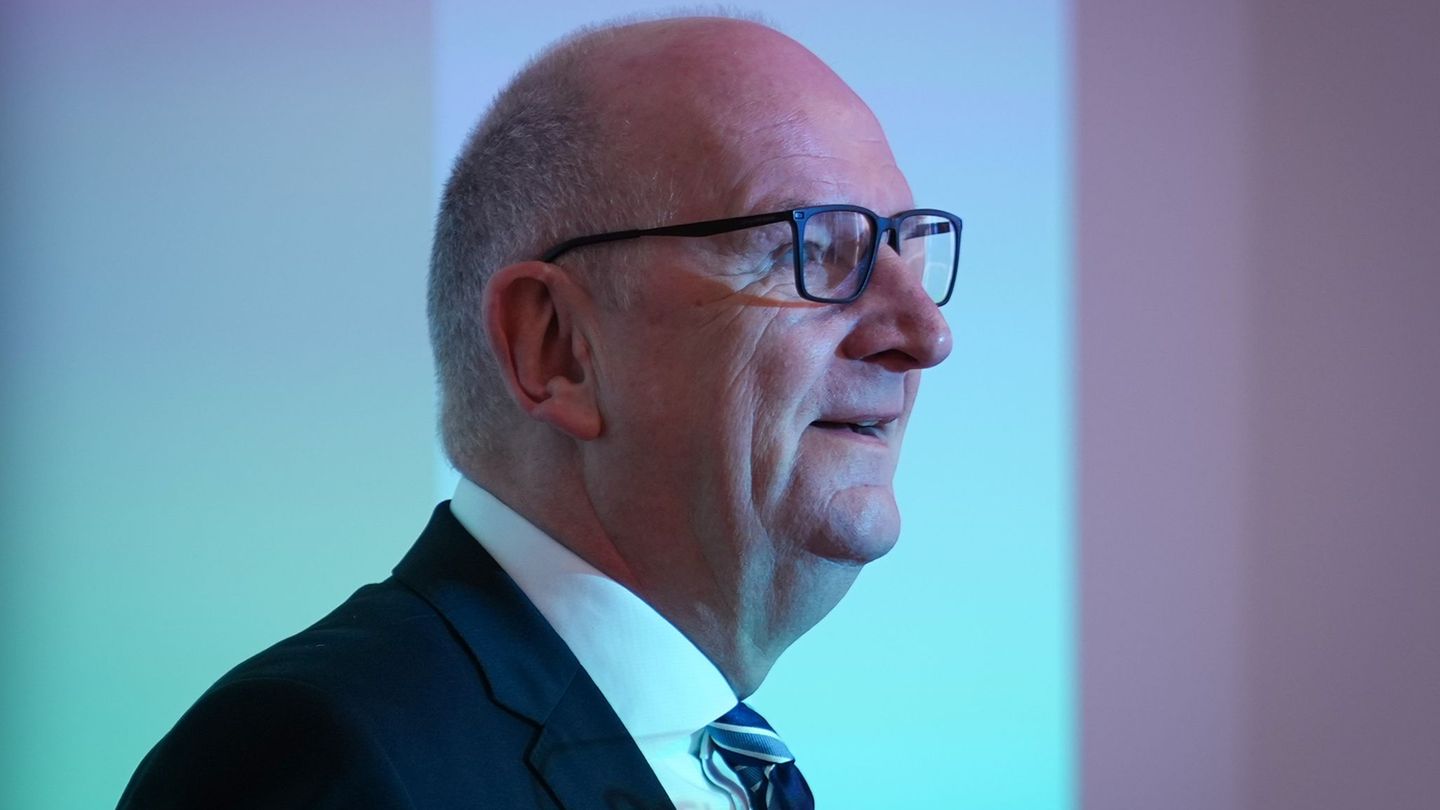 Brandenburgs Ministerpräsident Dietmar Woidke (SPD) nennt seine Ziele für eine künftige SPD/CDU-Koalition. Foto: Soeren Stache/d