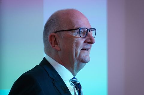 Brandenburgs Ministerpräsident Dietmar Woidke (SPD) nennt seine Ziele für eine künftige SPD/CDU-Koalition. Foto: Soeren Stache/d