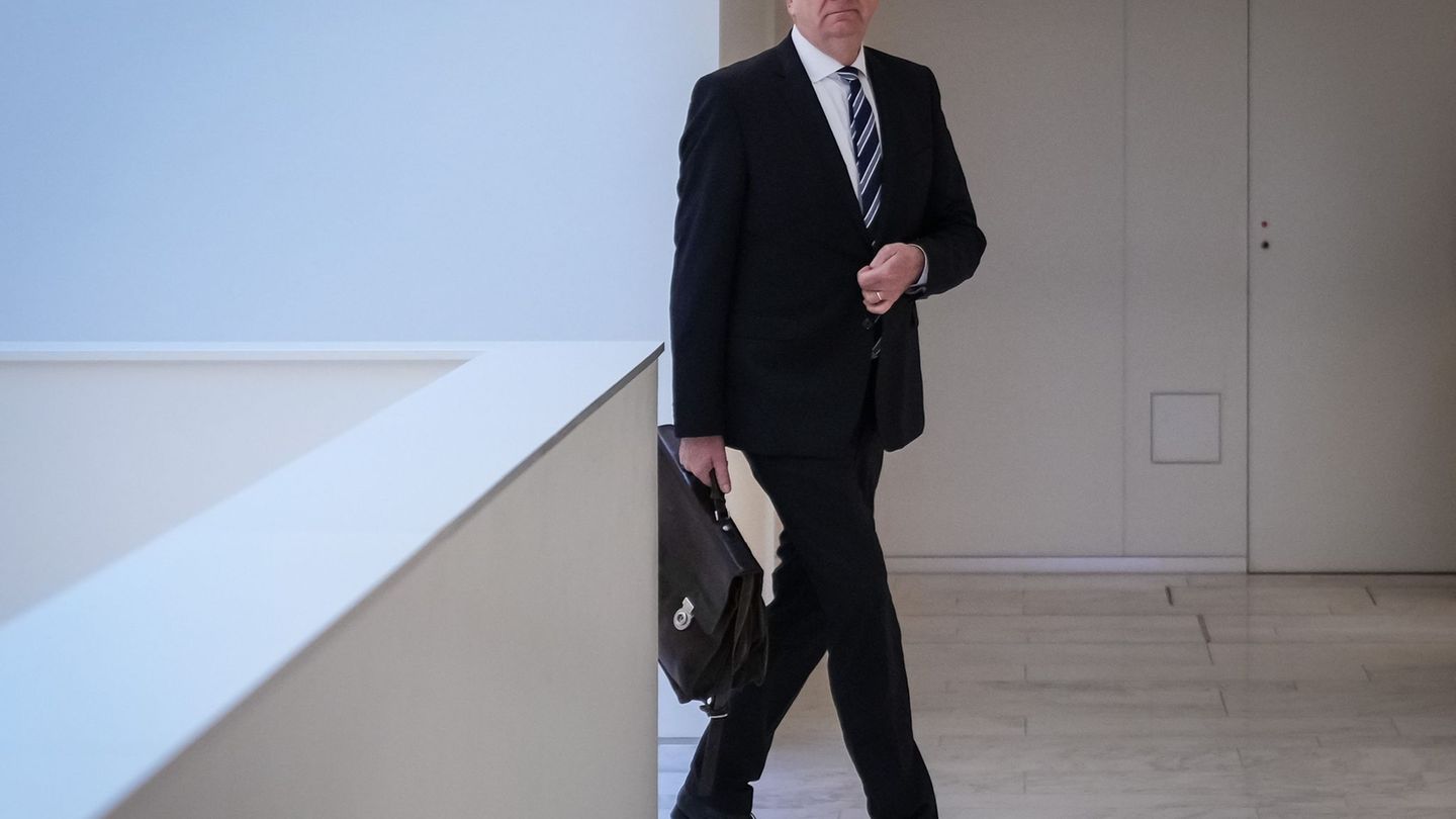 Brandenburgs Ministerpräsident Dietmar Woidke stellt mit CDU-Landeschef Jan Redmann den Koalitionsvertrag von SPD und CDU vor. F