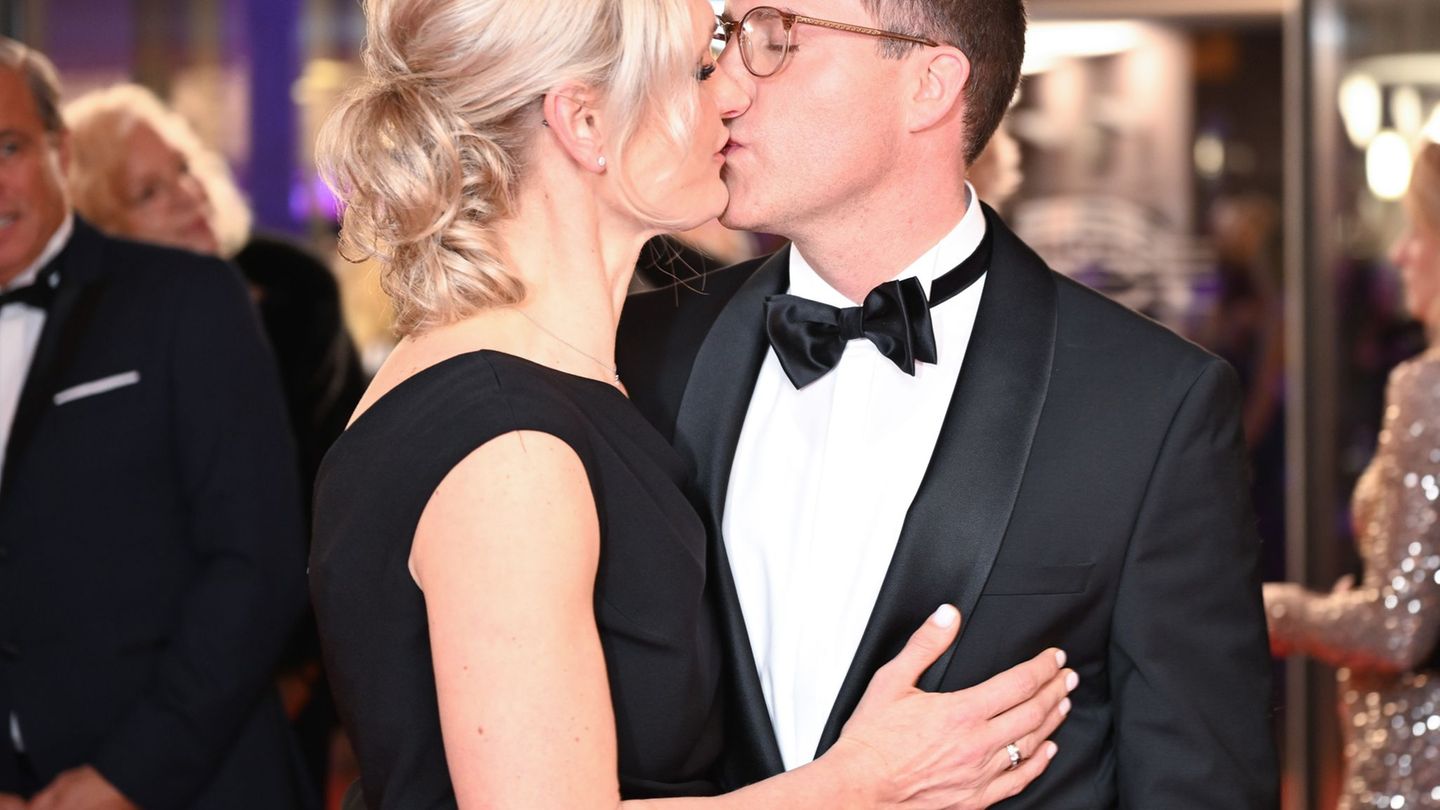 "Rehbraune Augen": Baden-Württemberg: Was Hagels Frau zu dem Video sagt