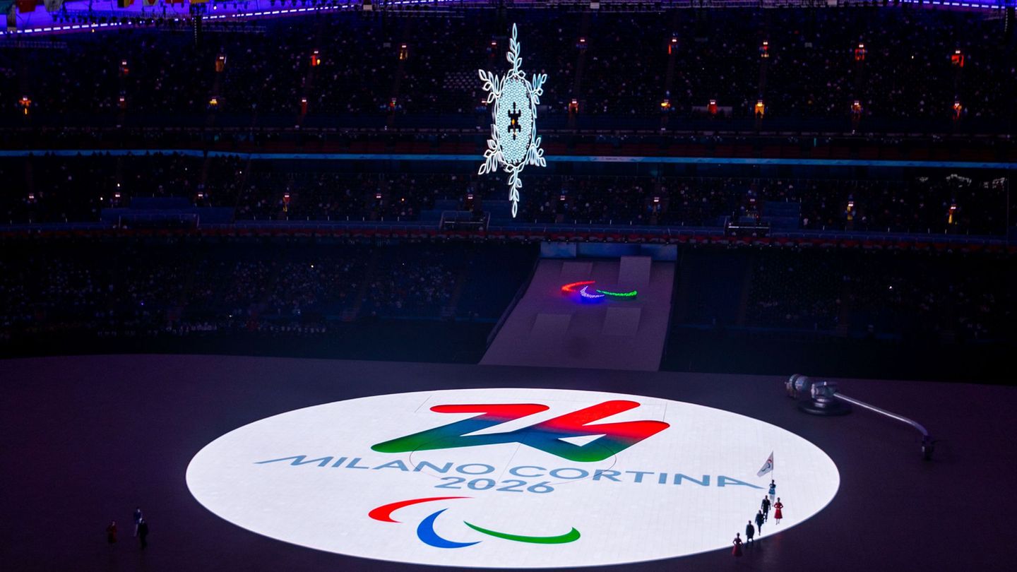 Statt Athleten werden Freiwillige bei der Eröffnung der Paralympischen Spiele die Fahnen tragen. (Archivbild) Foto: Jens Büttner