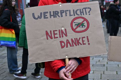 Gegen die Wiedereinsetzung der Wehrpflicht wollen auch in Thüringen an diesem Donnerstag Schülerinnen und Schüler in einigen Stä