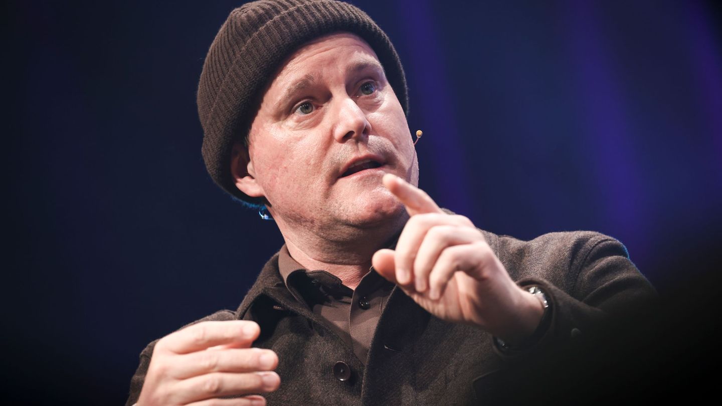 Hat eine klare Meinung: St.-Pauli-Präsident Oke Göttlich. (Archivbild) Foto: Christian Charisius/dpa