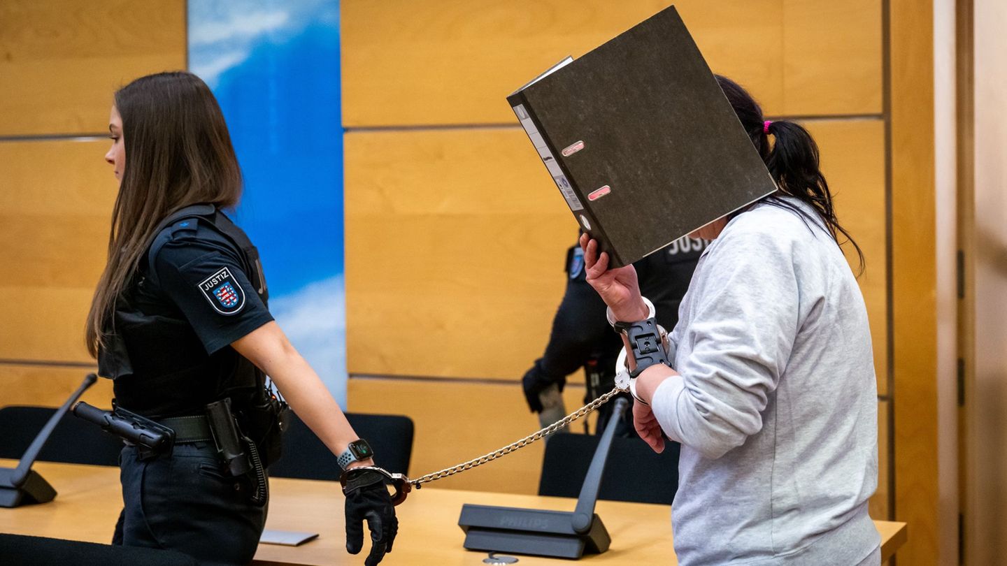 Zum Prozessauftakt schwieg die Angeklagte. (Archivbild) Foto: Jacob Schröter/dpa