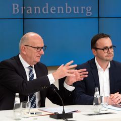 Dietmar Woidke, Brandenburgs Regierungschef, und Jan Redmann, CDU-Landesvorsitzender, präsentieren ihre Ziele für eine gemeinsam