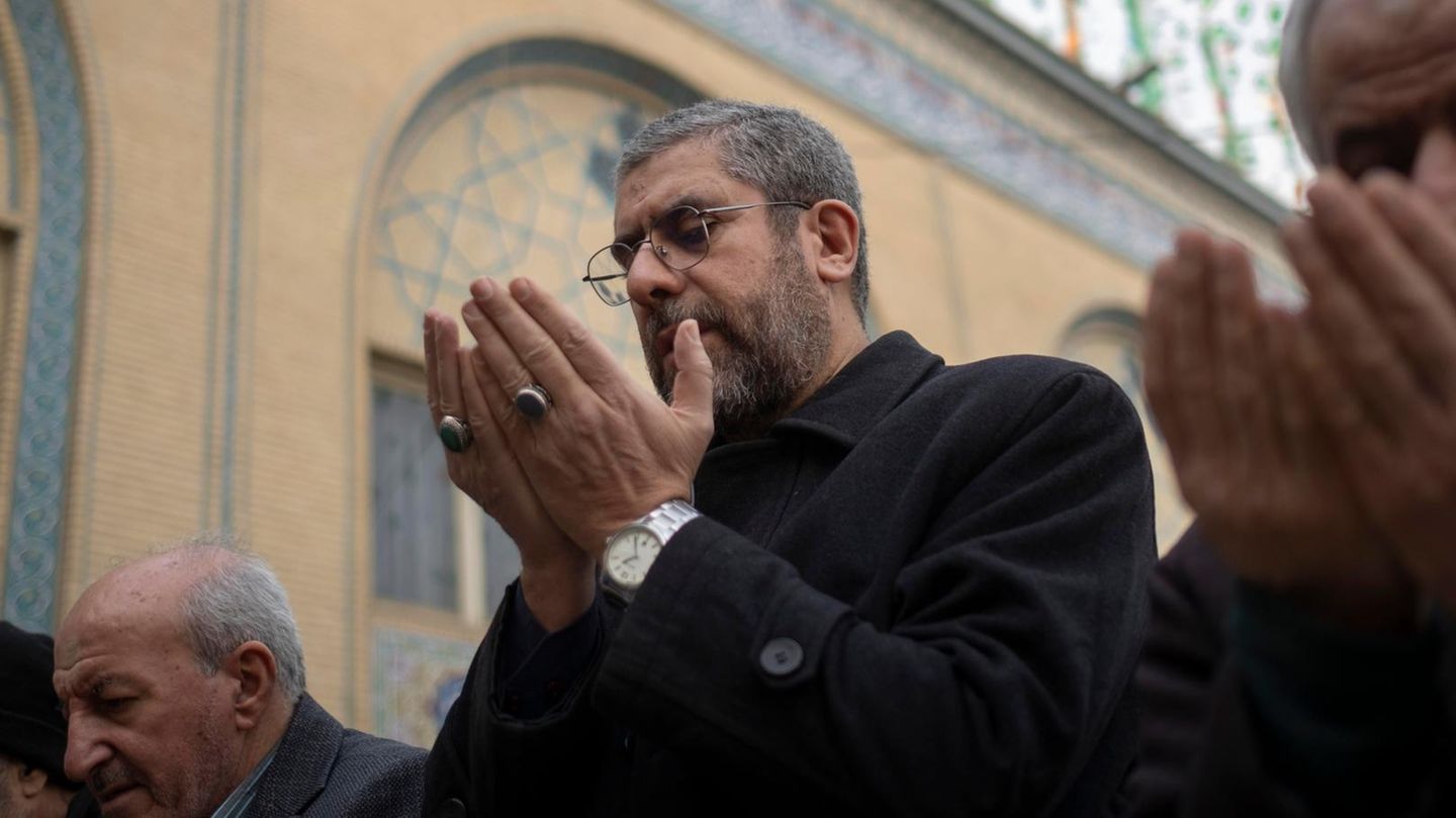 Gebet in einer Moschee im Iran