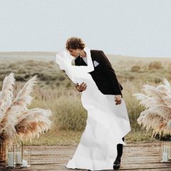 Collage: Ein Paar küsst sich, die Frau ist wie „ausgeschnitten“ (Symbolbild Trennung vor der Hochzeit)