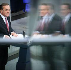 Verteidigungsminister Pistorius (SPD) stellt klar, dass sich Deutschland nicht am Iran-Krieg beteiligt. Foto: Bernd von Jutrczen