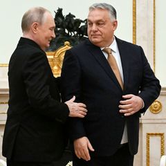 Kremlchef Wladimir Putin lässt auf Bitte des ungarischen Ministerpräsidenten Viktor Orban zwei Kriegsgefangene frei. (Archivbild