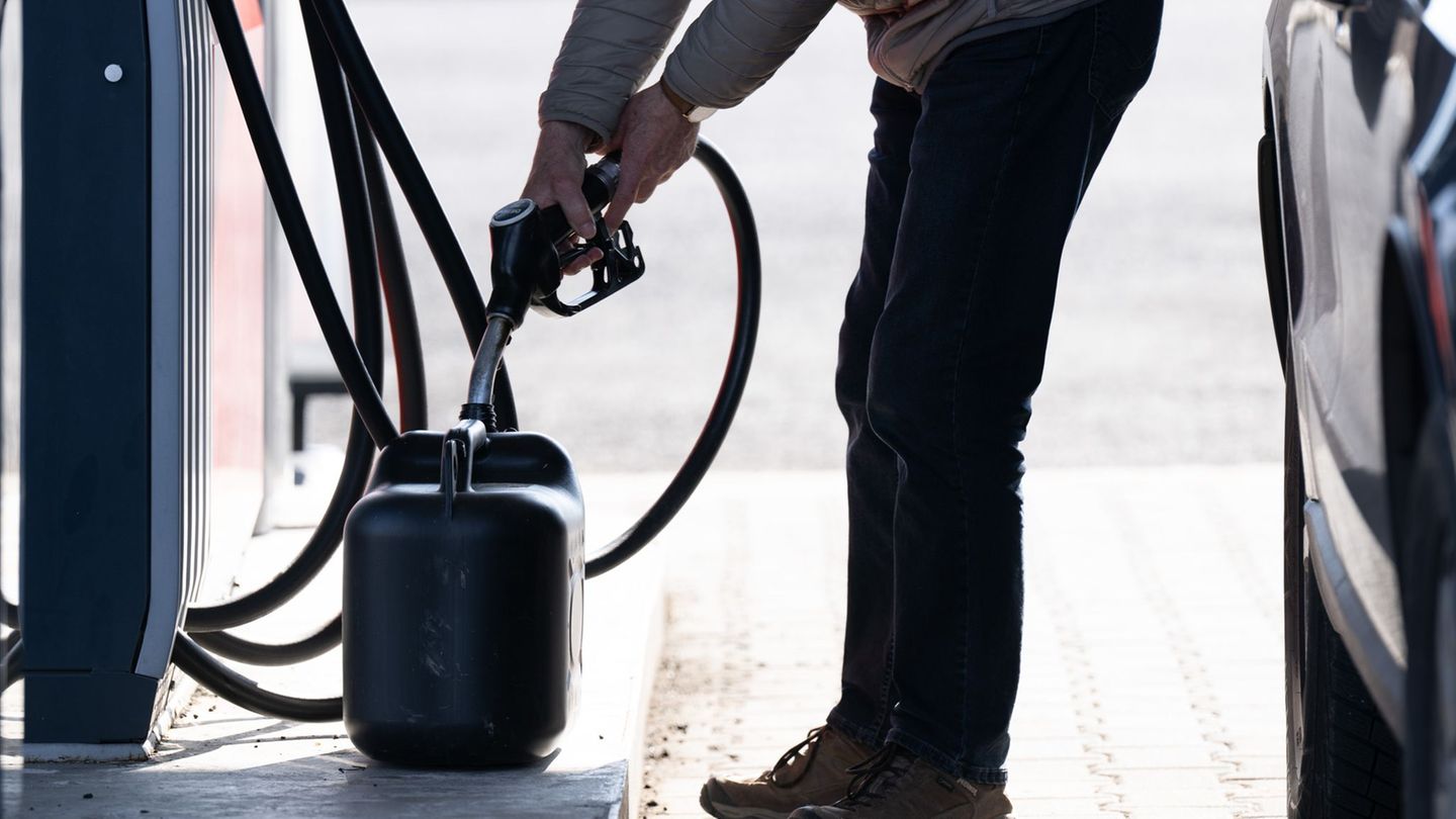 Der ADAC hält die Preiserhöhungen an der Zapfsäule nicht für gerechtfertigt. Foto: Sebastian Kahnert/dpa