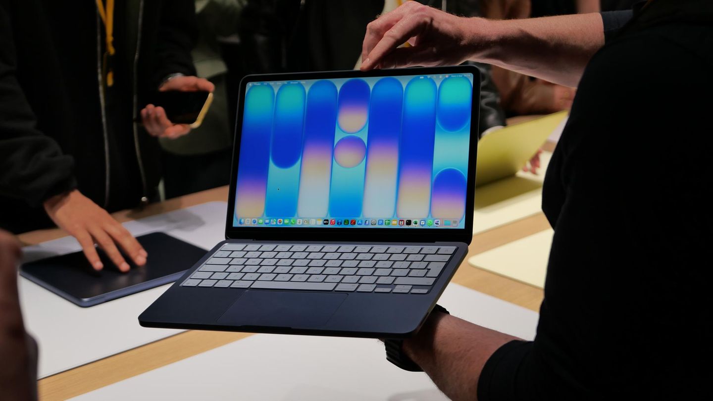 Das Macbook Neo bei Apples Produktpräsentation in London