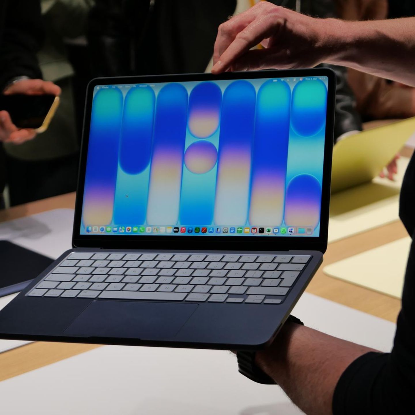 Das Macbook Neo bei Apples Produktpräsentation in London