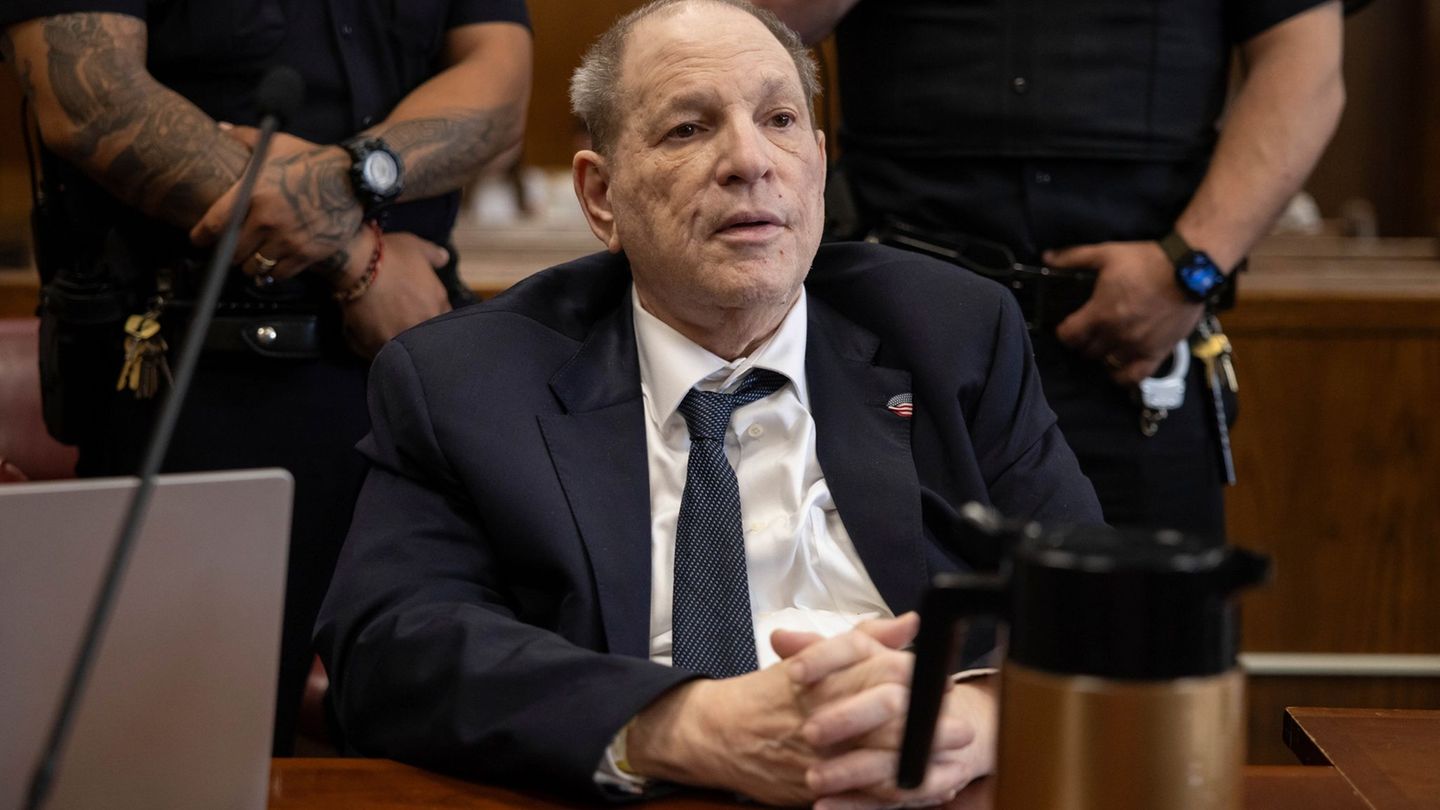 Ex-Filmmogul Harvey Weinstein bei einem Prozess in New York im Mai 2025. Foto: Yuki Iwamura/AP/dpa