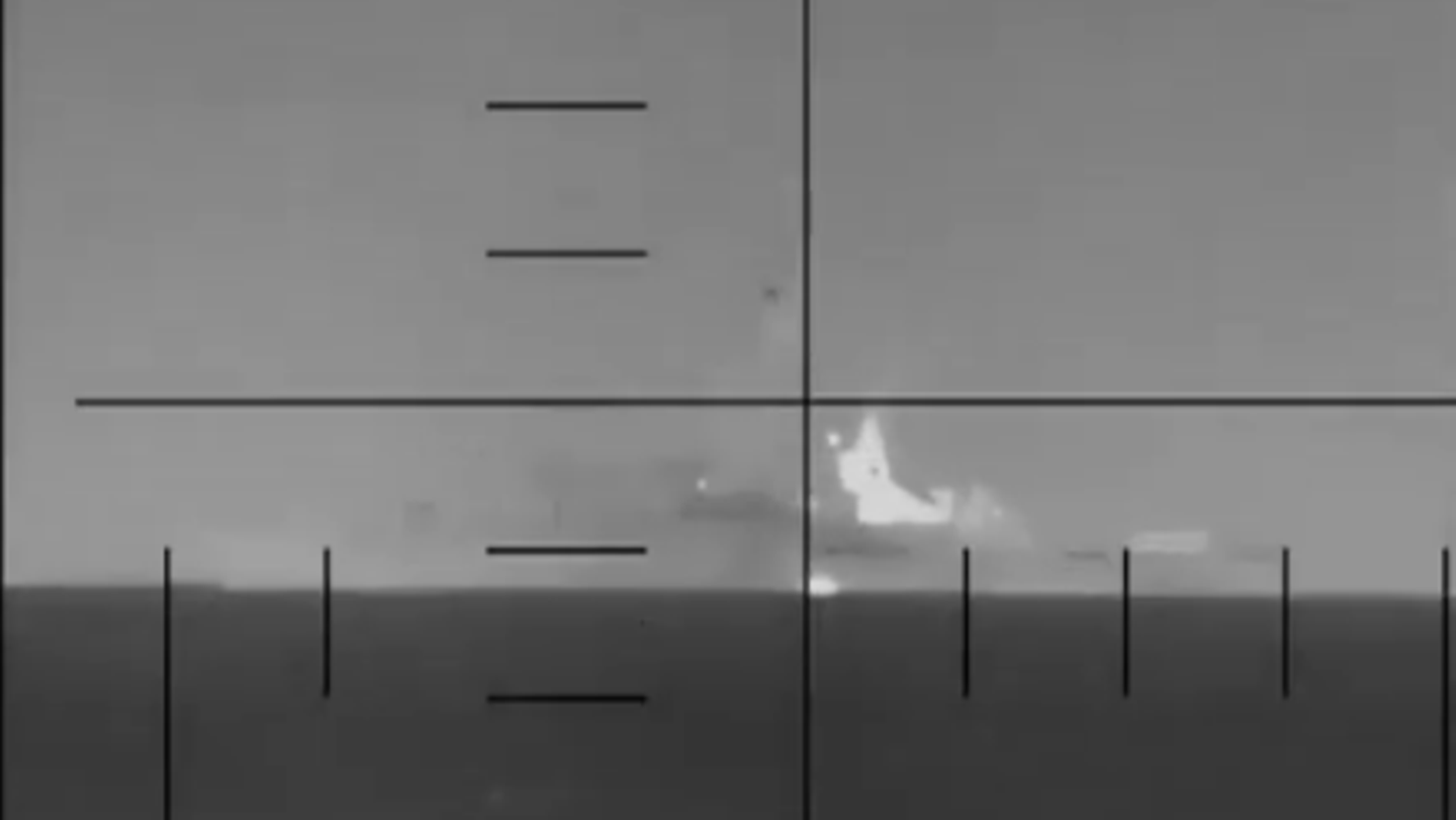 Die Video-Aufzeichnung zeigt den Moment des Torpedo-Einschlags in der iranischen Fregatte