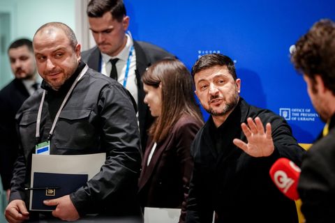 Der ukrainische Präsident Wolodymyr Selenskyj erklärt, dass die Friedensgespräche mit Russland unter US-Vermittlung wegen des Ir