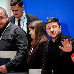 Der ukrainische Präsident Wolodymyr Selenskyj erklärt, dass die Friedensgespräche mit Russland unter US-Vermittlung wegen des Ir