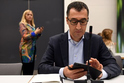 Özdemir ist studierter Sozialpädagoge. (Symbolbild) Foto: picture alliance / Wolfgang Kumm/dpa