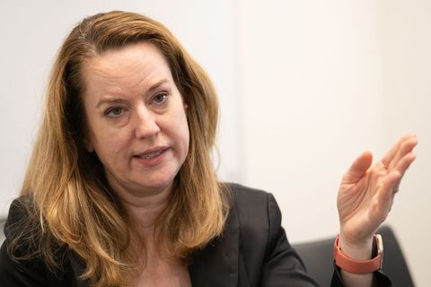 Amy Pope, Chefin der UN-Organisation für Migration, rät wegen des Iran-Kriegs zur Notfallplanung. Foto: Markus Lenhardt/dpa