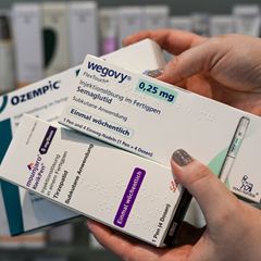 Nach dem Absetzen von Abnehmspritzen nehmen Patienten schnell wieder zu. (Symbolbild) Foto: Jens Kalaene/dpa