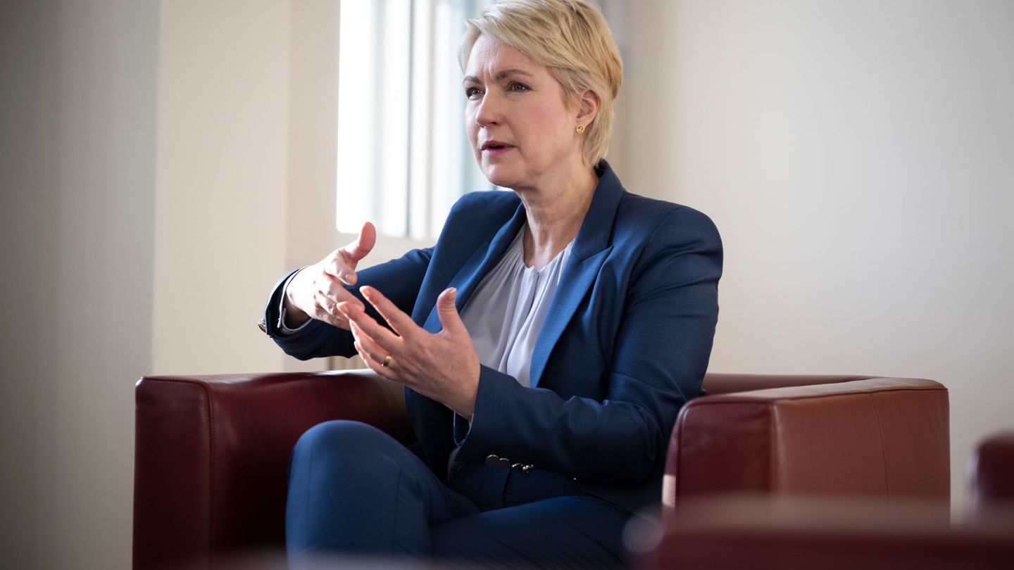 Bei der Ministerpräsidentenkonferenz in Berlin will MV-Regierungschefin Manuela Schwesig (SPD) über ein Social-Media-Verbot für