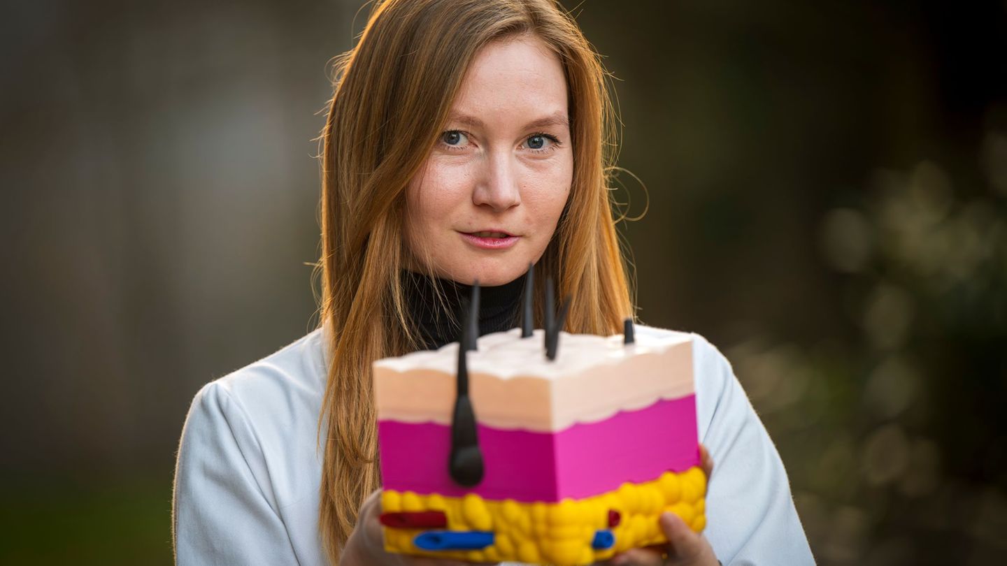 Haut ist ihr Metier. Foto: Peter Kneffel/dpa