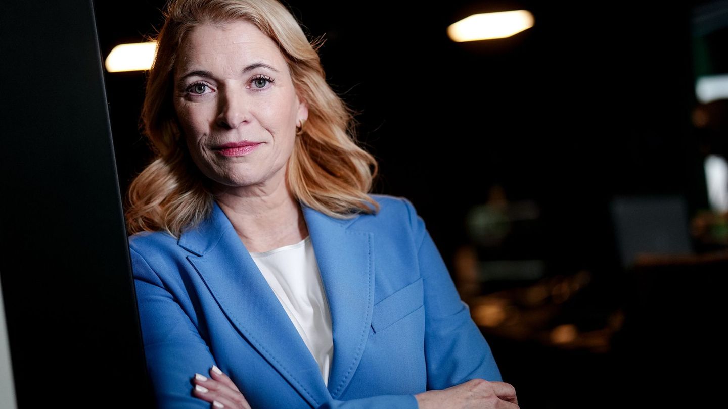 Bahnchefin Evelyn Palla verspricht Fahrgästen noch für dieses Jahr bessere Fahrgastinformationen. (Archivbild) Foto: Kay Nietfel