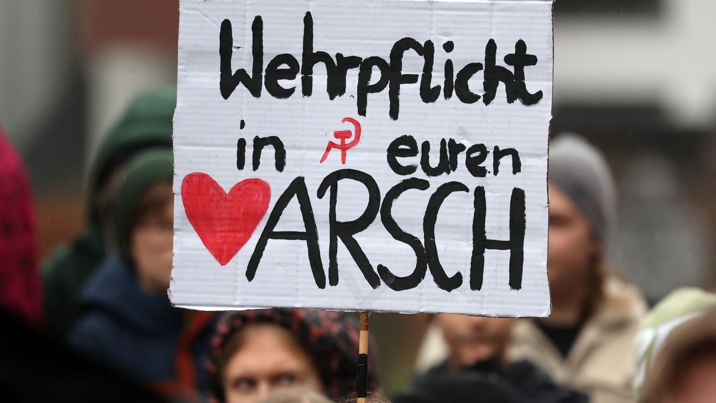 Gesellschaft: Schülerinnen und Schüler streiken erneut gegen Wehrpflicht