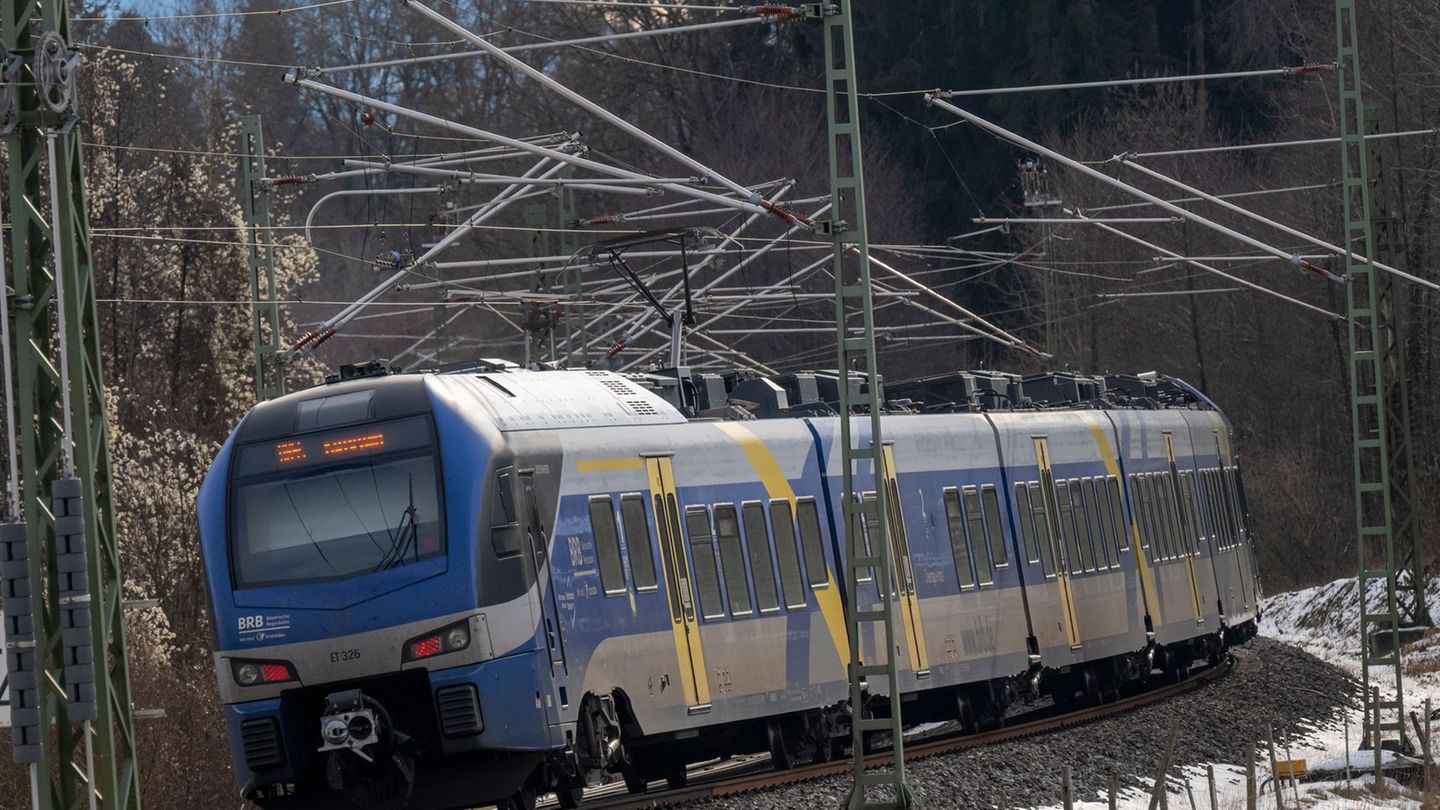 Bahn: Hangrutsch und Bauarbeiten: Keine Züge im Mangfalltal