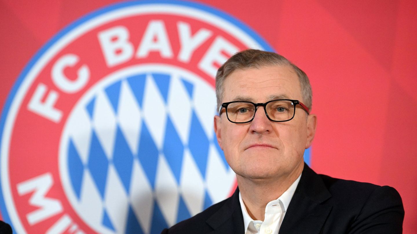 Wie die Kostenregel umgesetzt wird, ist nach Ansicht von Bayern-Boss Jan-Christian Dreesen entscheidend. (Archivbild) Foto: Jens