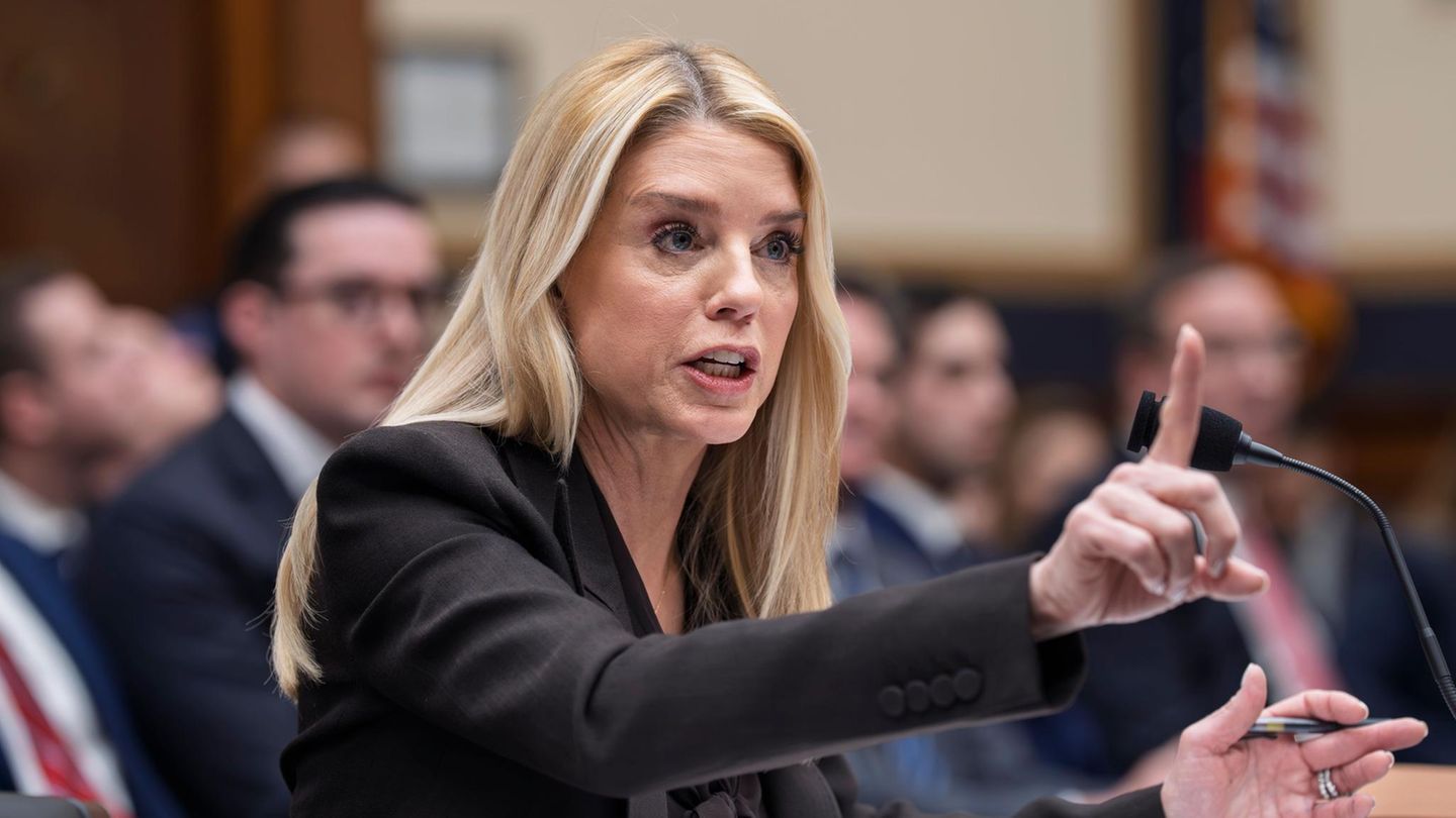 Epstein-Skandal: US-Justizministerin Bondi ließ Akten schwärzen – jetzt lädt der Kongress sie vor