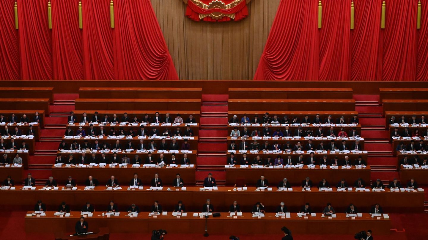 Chinas Parlament tagt einmal im Jahr und stimmt in diesem Jahr auch über den Fünfjahresplan ab. Foto: Johannes Neudecker/dpa