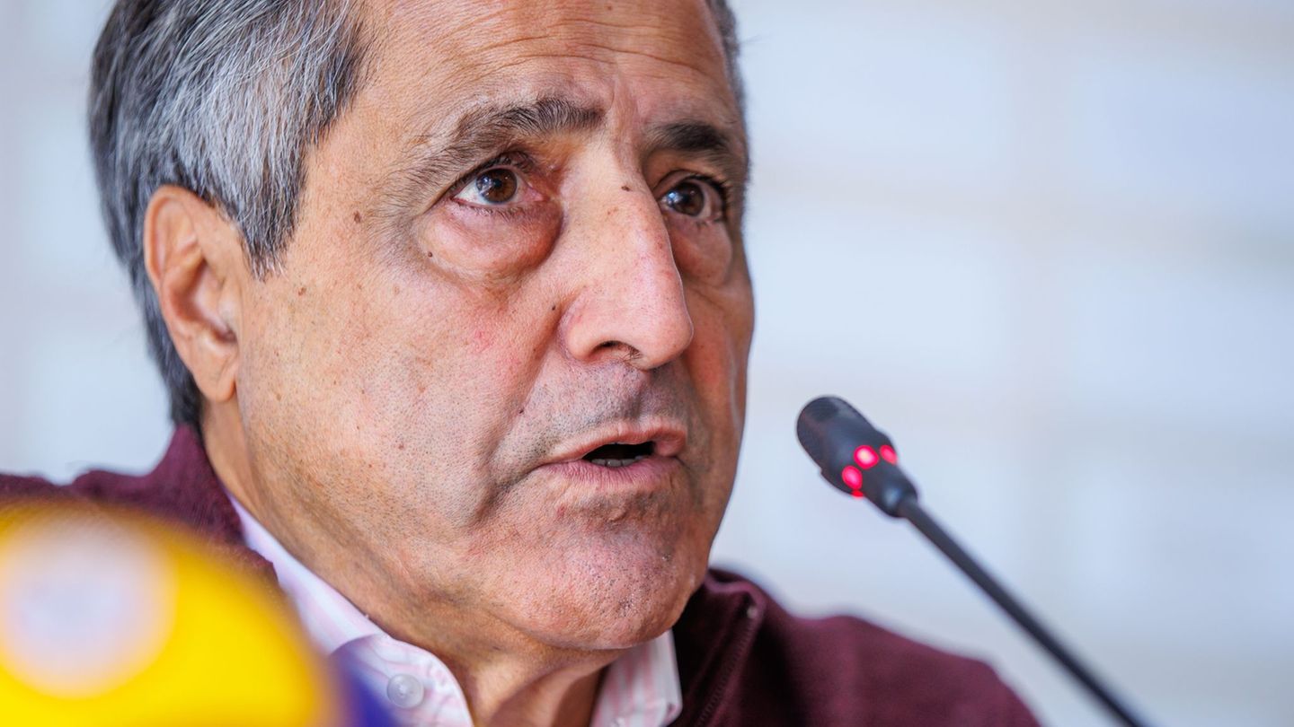 Niroomand ärgerte sich sehr über den Auftritt seines Teams. (Archivbild) Foto: Andreas Gora/dpa