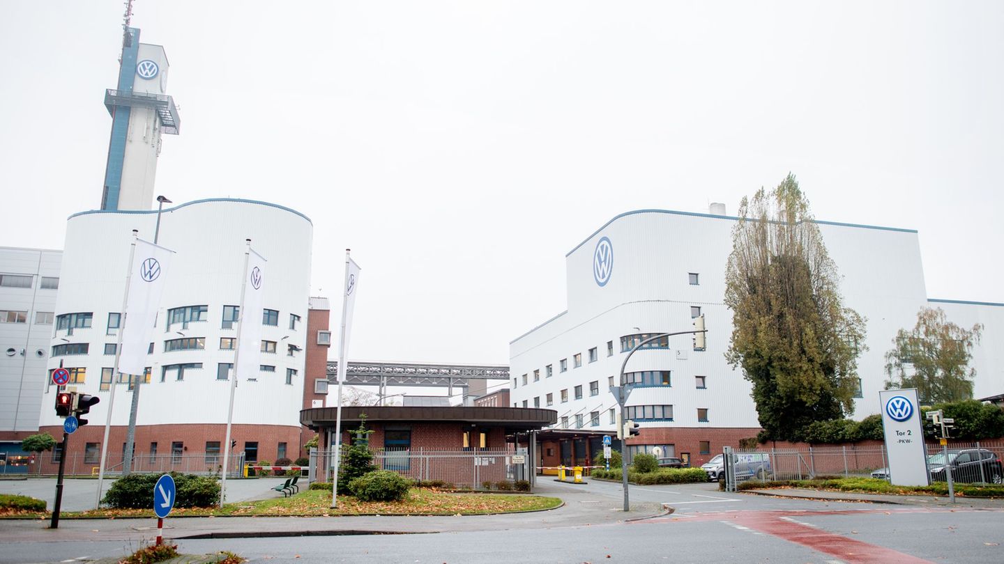 Im Osnabrücker VW-Werk könnten künftig auch Militärfahrzeuge entstehen. (Archivfoto) Foto: Hauke-Christian Dittrich/dpa