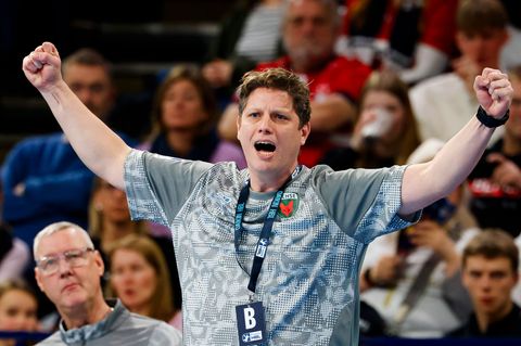 Füchse-Trainer Nicolej Krickau darf sich über den Gruppensieg in der Champions League freuen Foto: Frank Molter/dpa