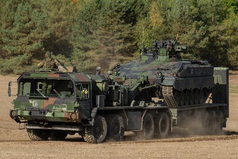 Schwerlasttransporter vom Typ „Elefant“ in Lüneburg