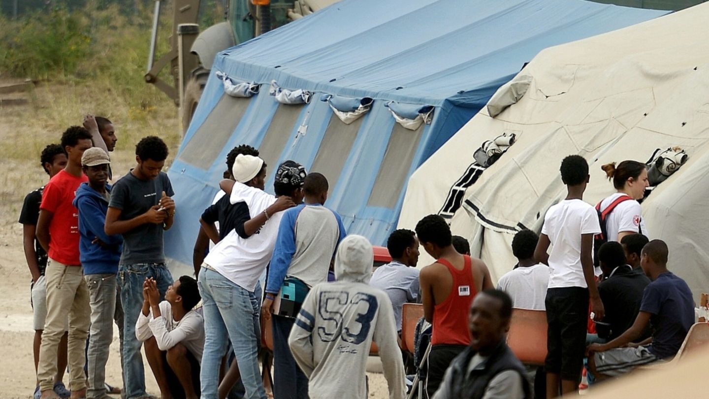 Provisorisches Flüchtlingslager in Rom 2015