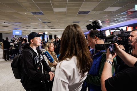 "Natürlich ist es beunruhigend, wenn man Raketen über die Köpfe fliegen sieht", sagt Carl Wagener. Foto: Hannes P. Albert/dpa