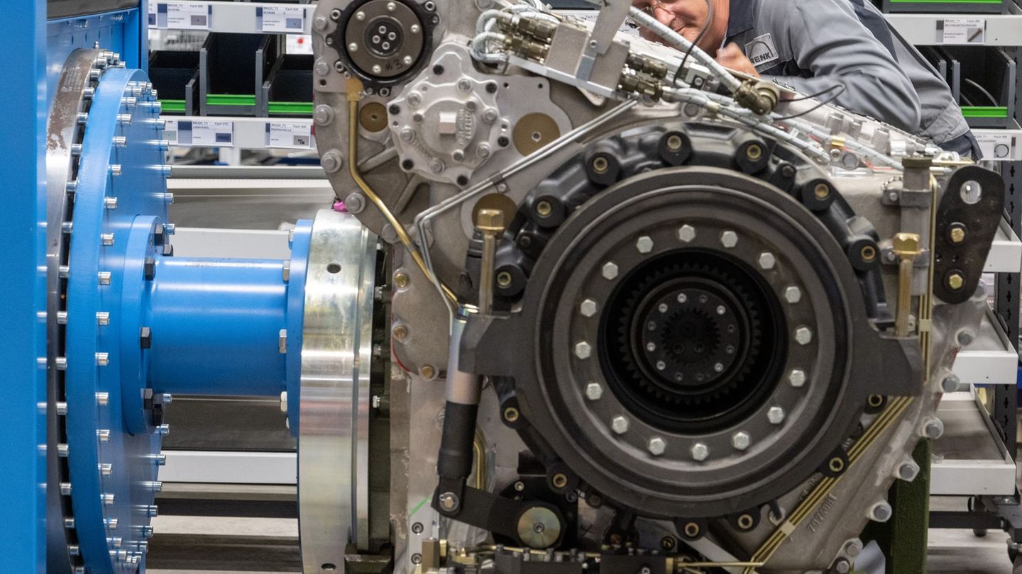 Der Panzergetriebehersteller Renk profitiert weiterhin von dem Rüstungsboom. (Archivbild) Foto: Stefan Puchner/dpa