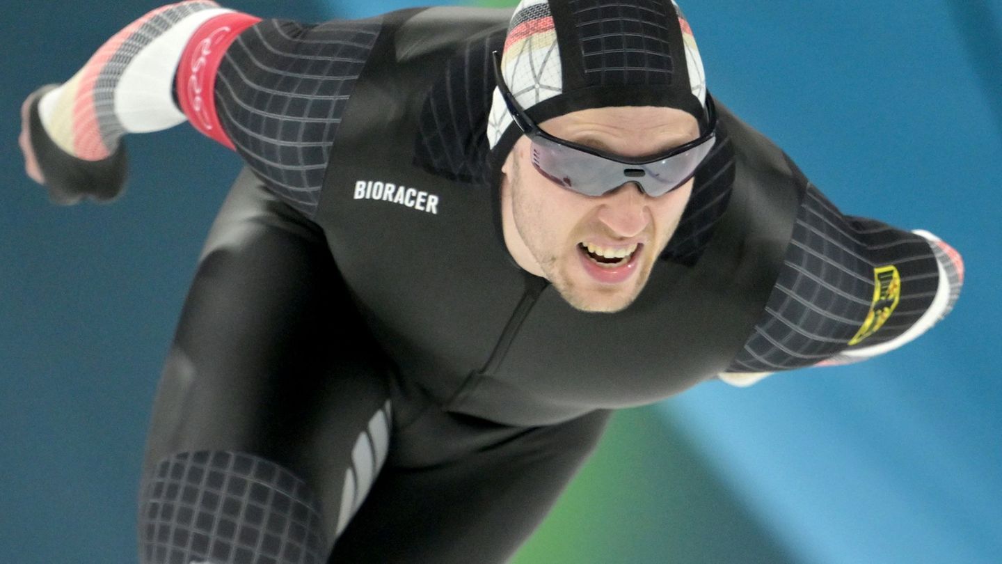 Eisschnellläufer Hendrik Dombek übt Kritik an der Sperre für seinen Teamkollegen. (Archivbild) Foto: Peter Kneffel/dpa