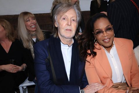Paul McCartney neben Oprah Winfrey.
