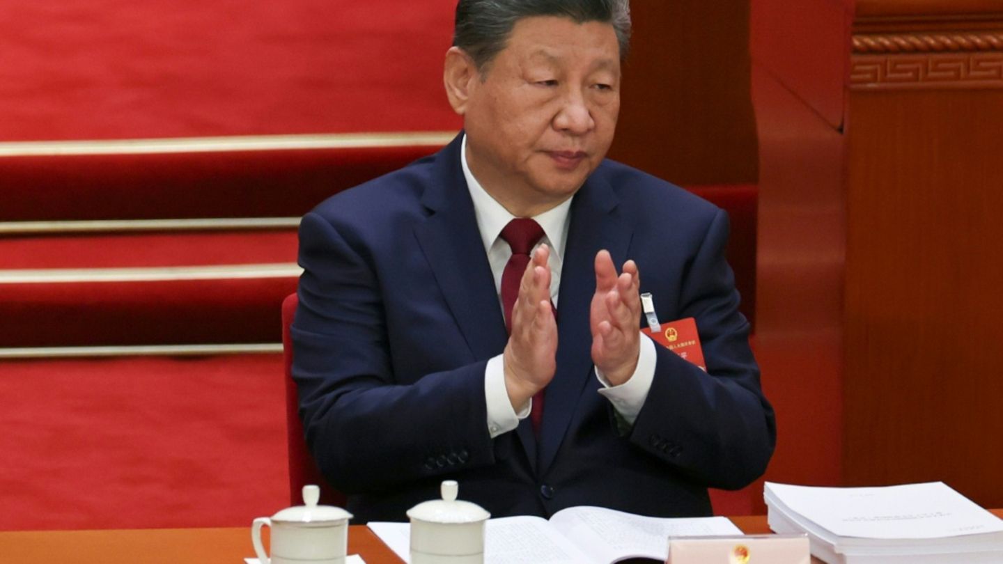 China rechnet mit weniger Wachstum und steigert Verteidigungsausgaben