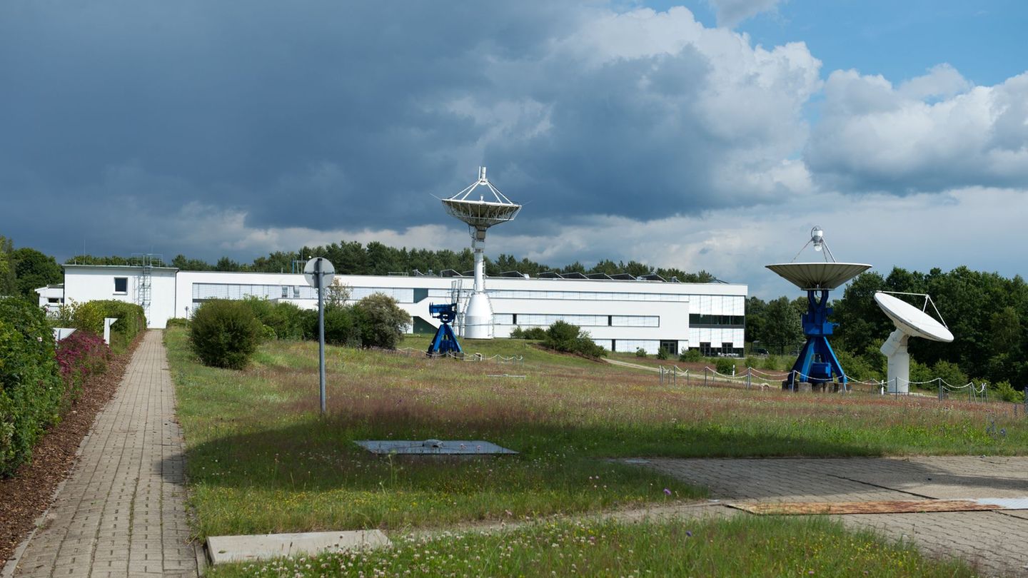 Am Deutschen Zentrum für Luft- und Raumfahrt in Neustrelitz wird ein neues Forschungsgebäude gebaut. (Archivbild) Foto: picture