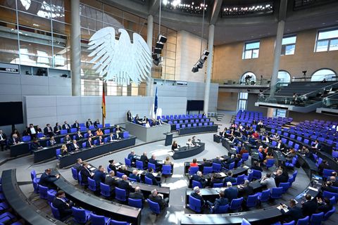 Der Bundestag beriet am Donnerstag den Umbau des bisherigen Bürgergelds. Foto: Elisa Schu/dpa