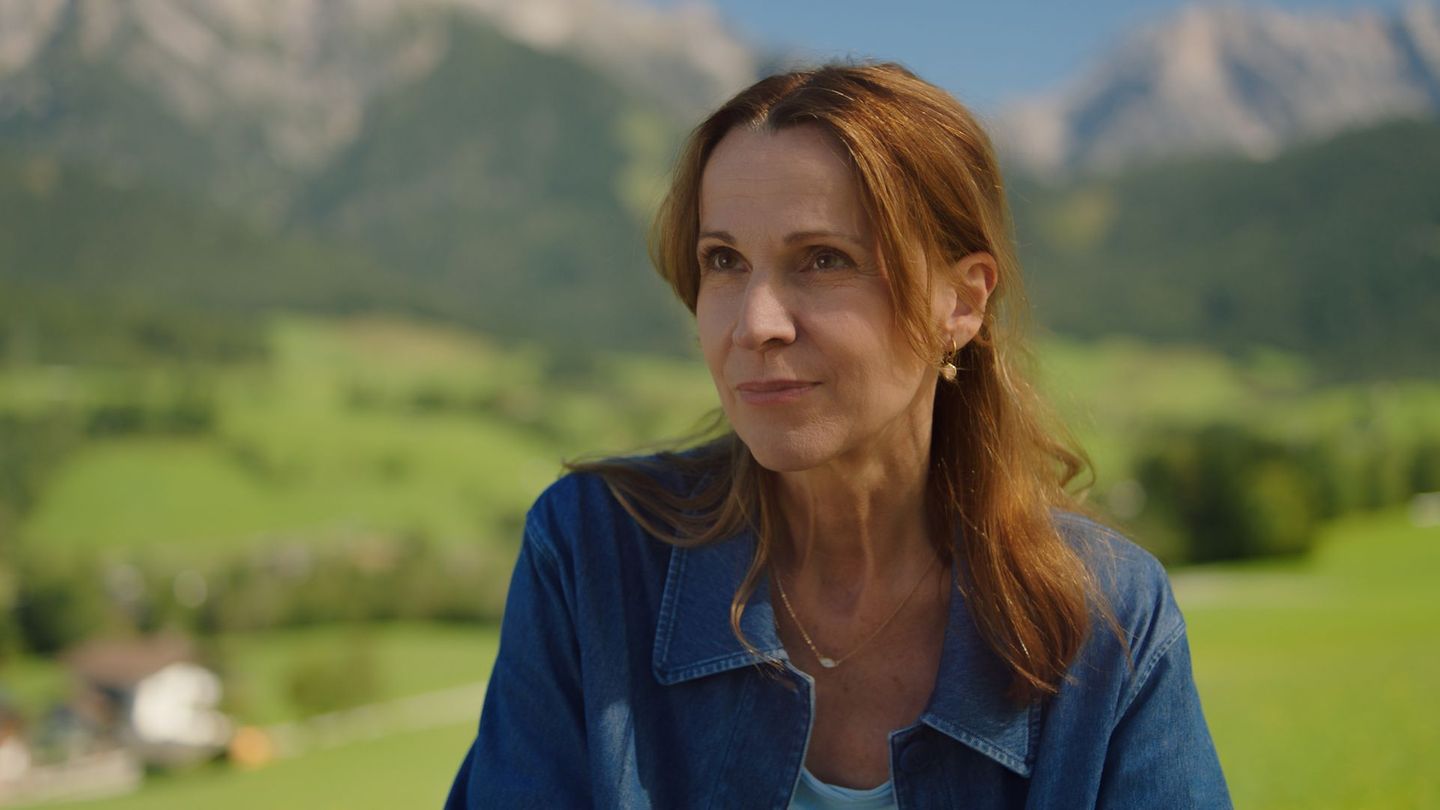 Doris Schretzmayer war bereits in Serienklassikern wie "Die Chefin", "Die Bergretter" und "Hubert und Staller" zu sehen. In der neuen ZDF-Serie "Die Maiwald" (die ersten beiden Folgen Donnerstag, 26. März, und 2. April, jeweils um 20.15 Uhr) verkörpert die 53-Jährige nun die Hauptrolle der Dr. Johanna Maiwald, einer Tierärztin mit Leib und Seele.