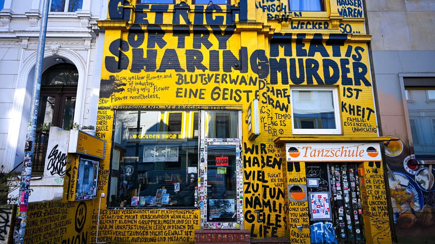 Der Buchladen "Golden Shop" in Bremen. Foto: Sina Schuldt/dpa