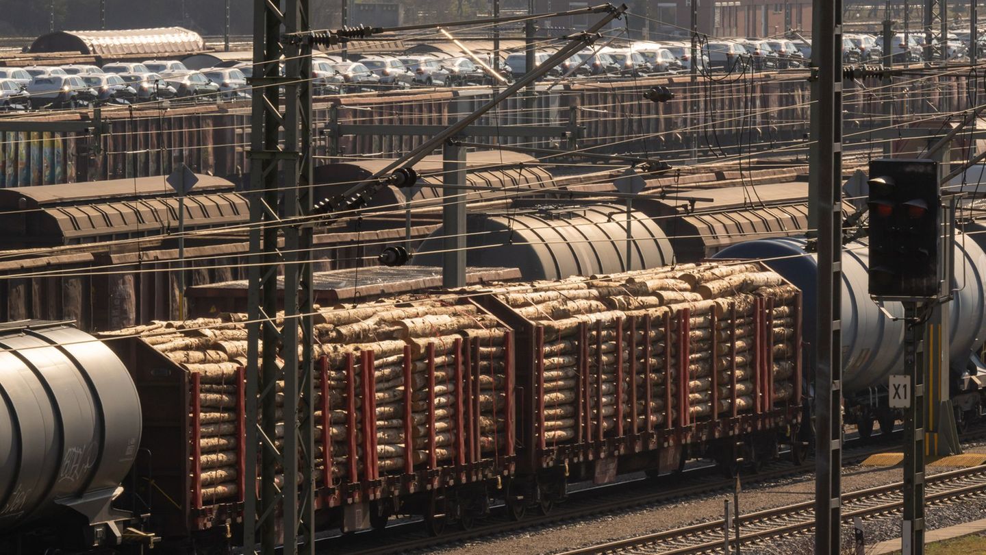 Experten vermuten einen Zusammenhang zwischen der Zugentgleisung bei Rosenheim und einer europaweiten Serie. (Symbolbild) Foto:
