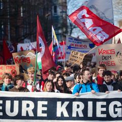 In der Landeshauptstadt Kiel gingen rund 600 Menschen auf die Straße. Foto: Frank Molter/dpa